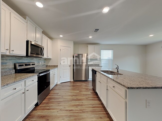 Photo - 2065 Southlea Dr