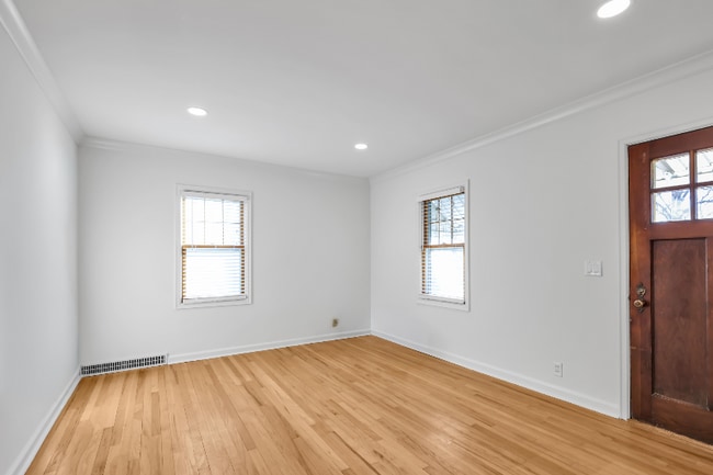 Photo - 1927 S 61st St