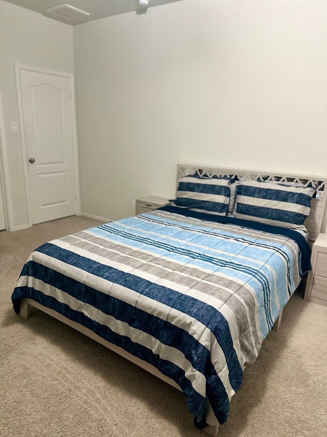 Photo - 1 Bollardpoint Ln