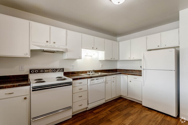 1BR, 1BA - 636SF