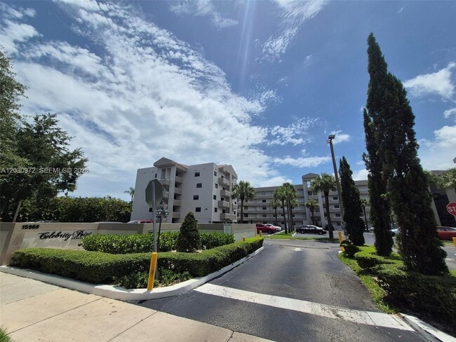 Building Photo - 15969 NW 64th Ave Unit 217