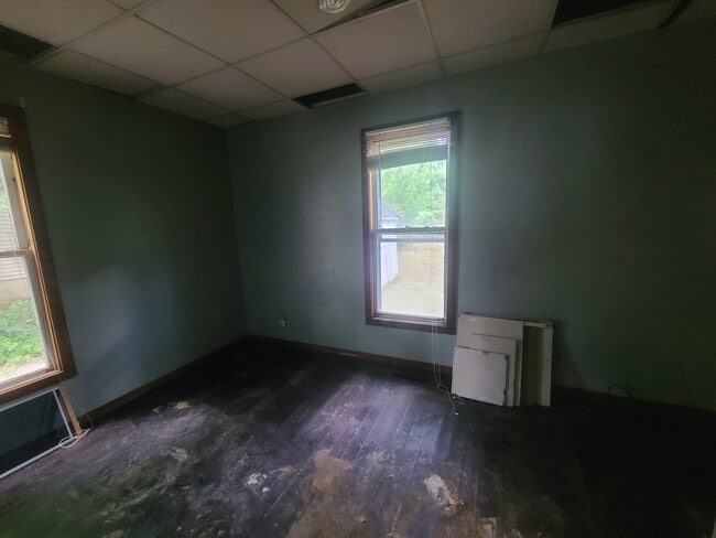 Photo - 615 N Almond St