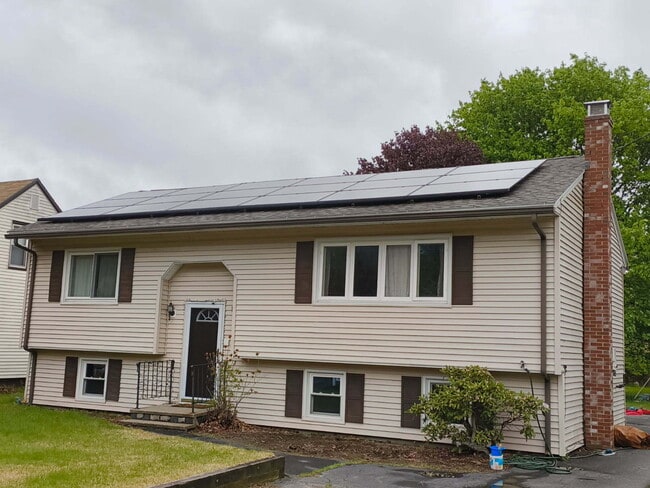 3 bed, 2 bath house with solar panels! No ... - 3 bed, 2 bath house with solar panels! No ...