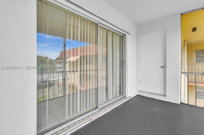 Photo - 1540 NE 191st St Unit 320