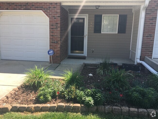 Building Photo - 2 Bedroom Townhome in McAlister's Place!