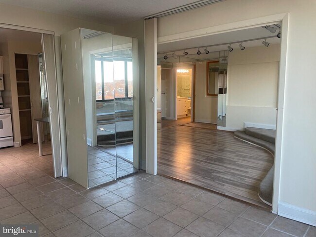 Photo - 5225 Pooks Hill Rd Unidad 1824N