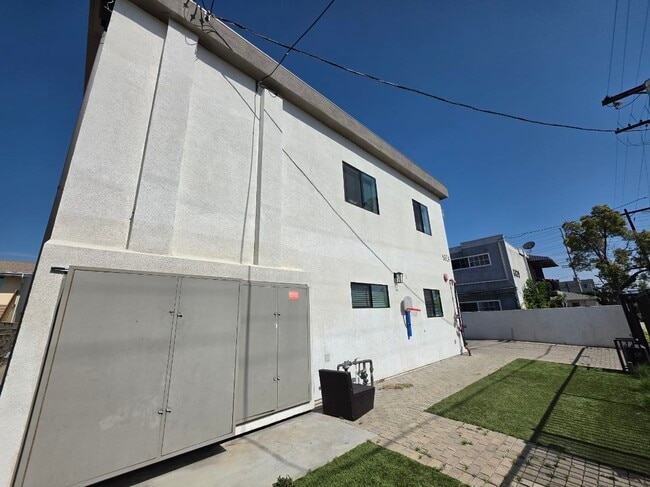 6824 Ben Ave Unit 1