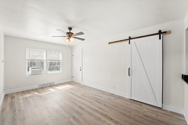 Photo - 7411 N Wolcott Ave Unit 1E