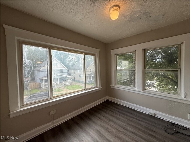 Building Photo - 8208 Denison Ave Unit 6