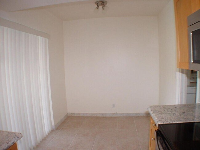 Photo - 590 NE Wavecrest Way