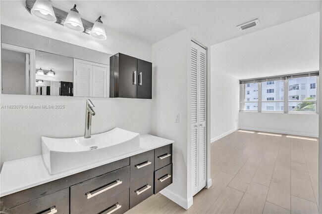 Photo - 11 Island Ave