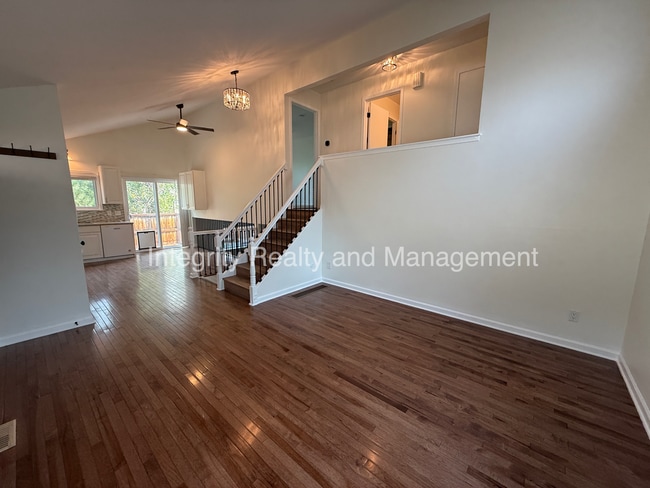 Photo - 475 E Chiswick Cir