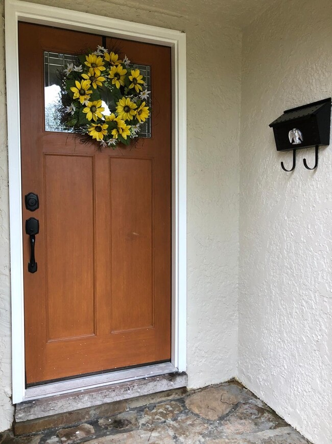 Photo - 2711 Woodbine Ave