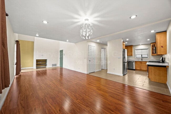 Photo - 22663 Vermont St