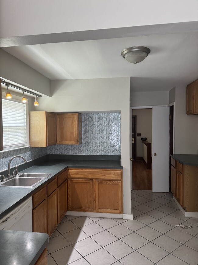 Photo - 4345 Lowe Rd