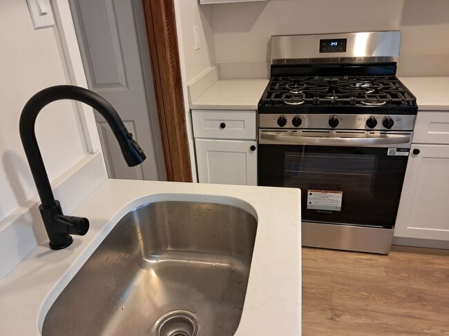 Photo - 941 Sargent Ave