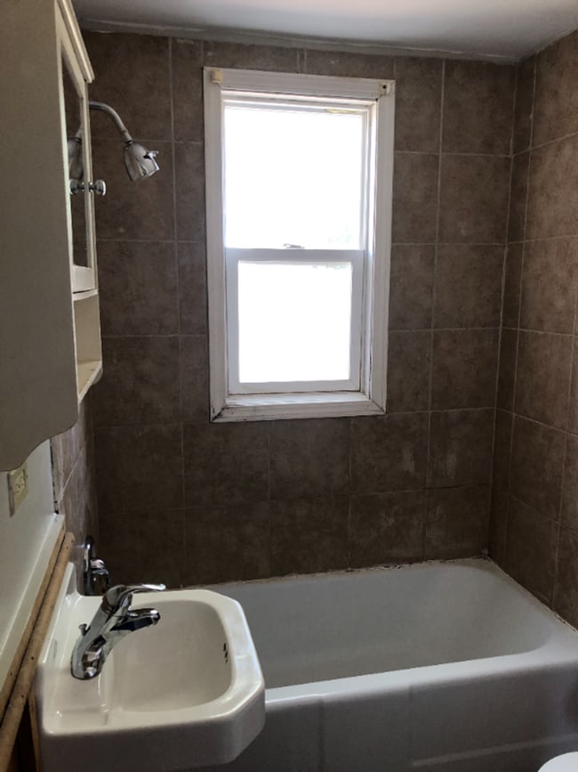 Photo - 206 Balsam St