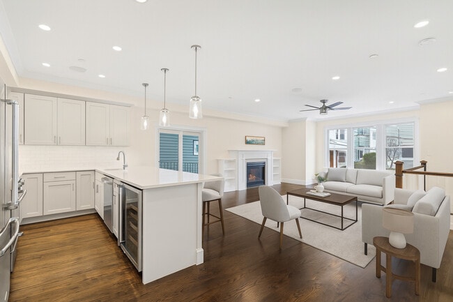 Building Photo - 77 Dix St Unit 2