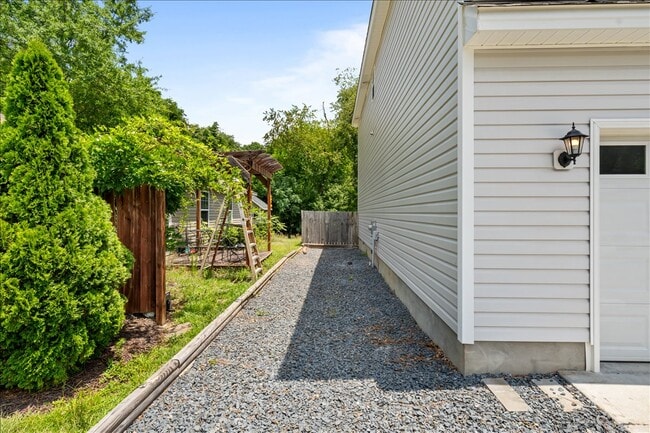 Photo - 745 W Illinois Ave