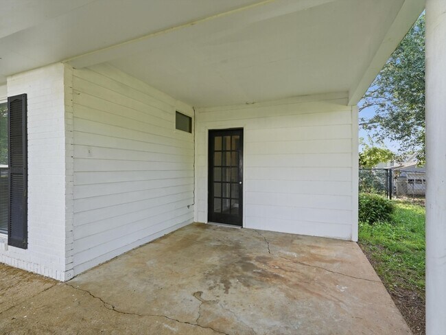 Photo - 308 Harolds Dr NW