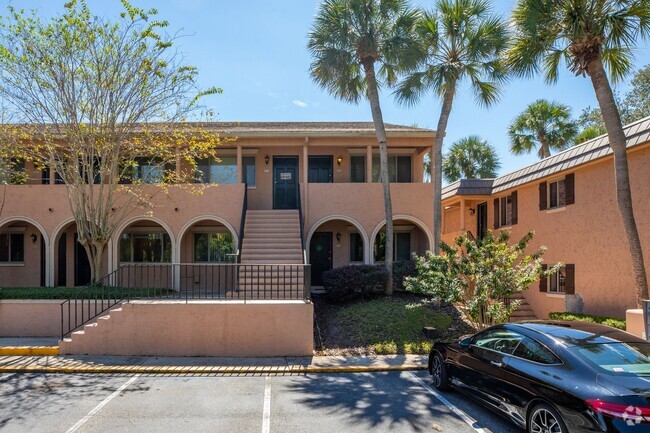 Building Photo - Adorable condo, waterfront view