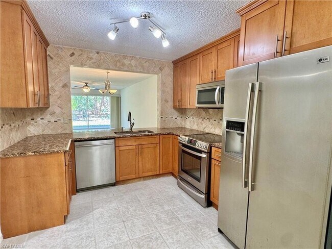 661 Squire Cir
