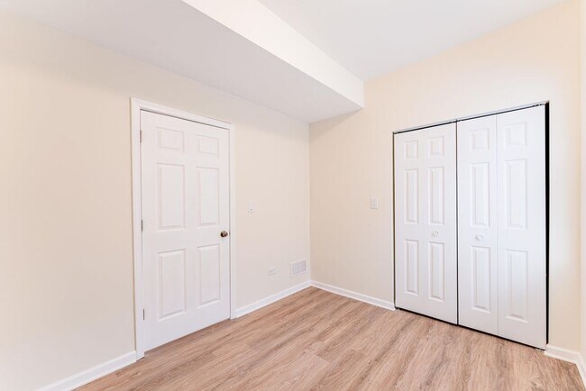 Photo - 5025 W Huron St