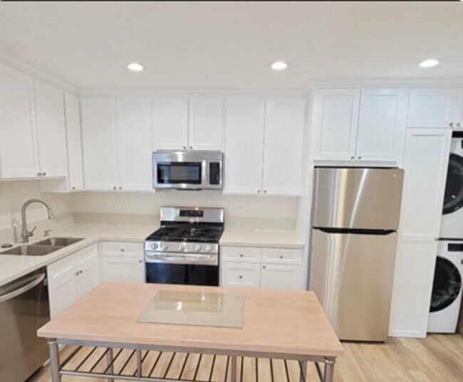 1250 Manhattan Beach Blvd