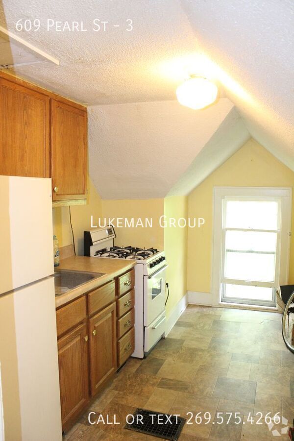 Building Photo - 609 Pearl St Unit 3 Rental