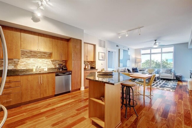 Photo - 54 Rainey St Unit 512