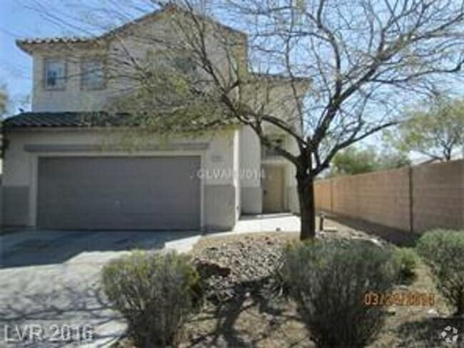 Building Photo - Very Nice 4 bedroom 2 1/2 Bath Home For Re...