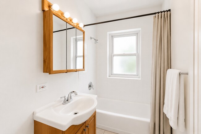 Photo - 6414 N Newgard Ave Unidad 3E