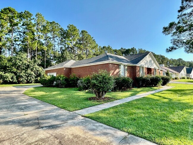 Photo - 640 Wedgewood Dr