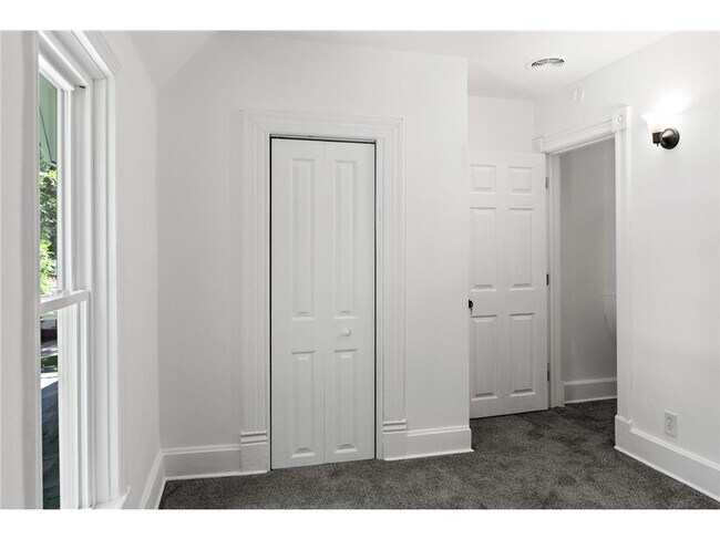 Photo - 230 Curtice St E House