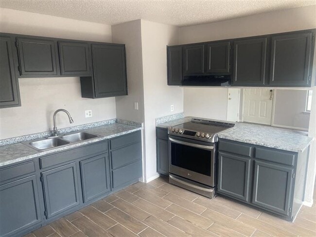 1407 Churing Dr