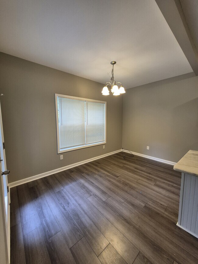 Photo - 595 Vaughn Rd