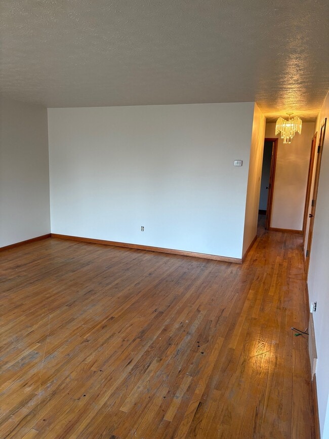 Photo - 2921 Woodlawn Dr