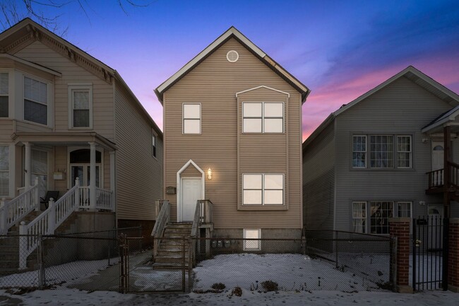 Photo - 613 W 43rd Pl Apartment Unit 2