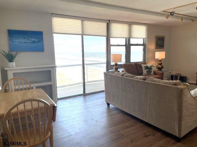 Photo - 4800 Boardwalk Unit 1806