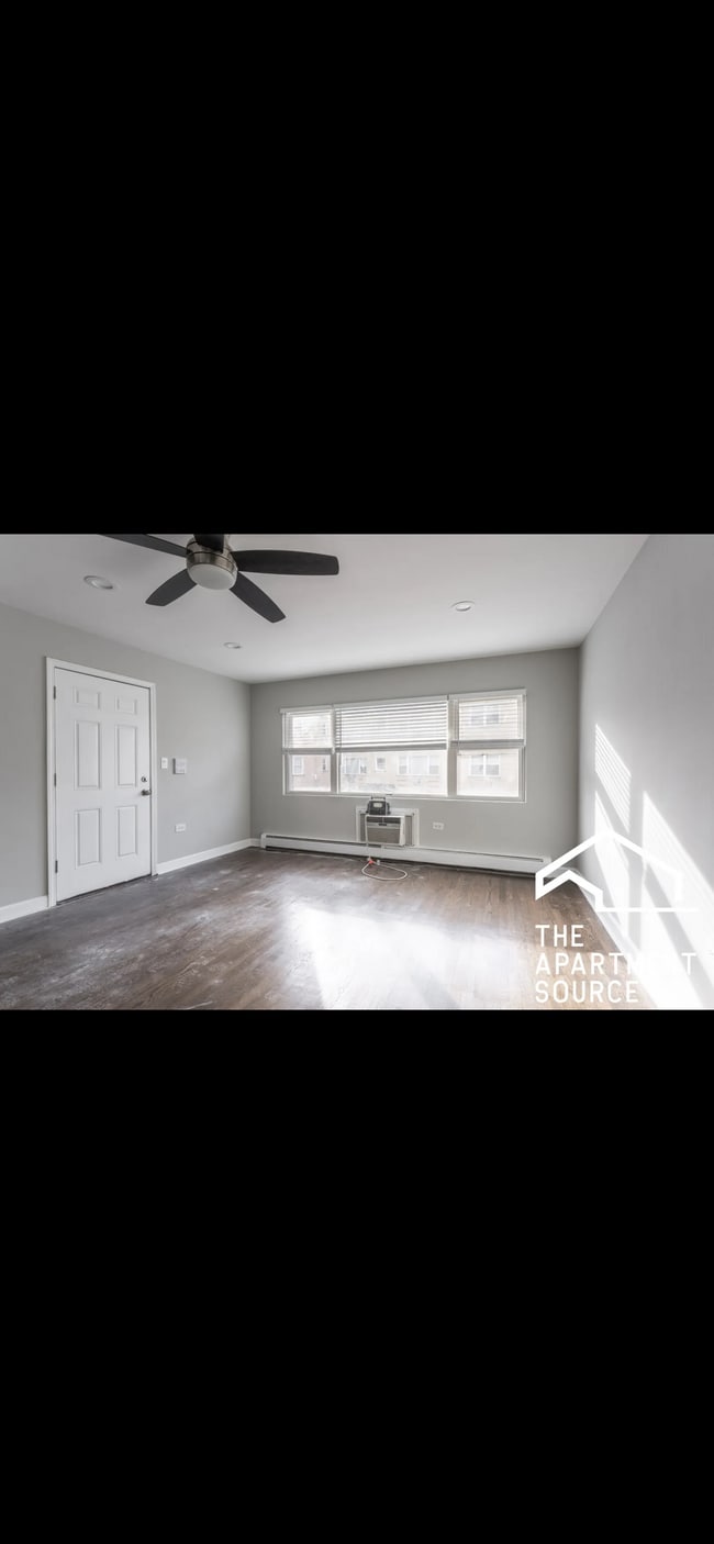 Building Photo - 1324 W Sherwin Ave Unit 1B