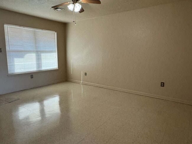 Photo - 3011 NE Cimarron Trail