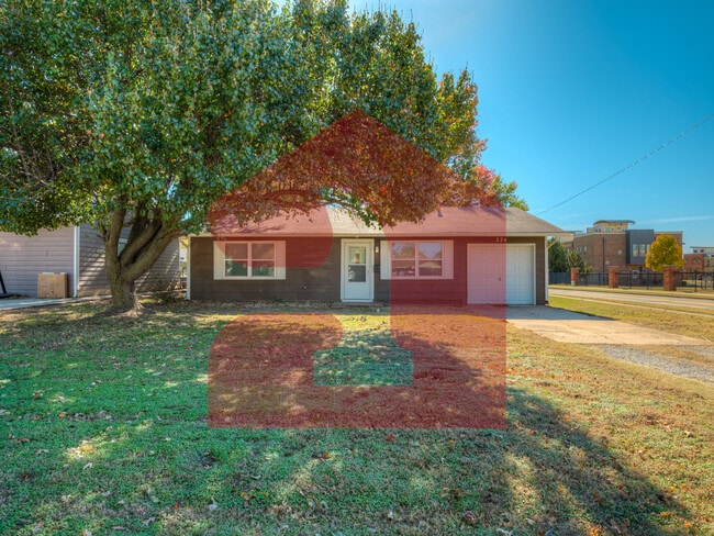 Building Photo - 224 W 5th St