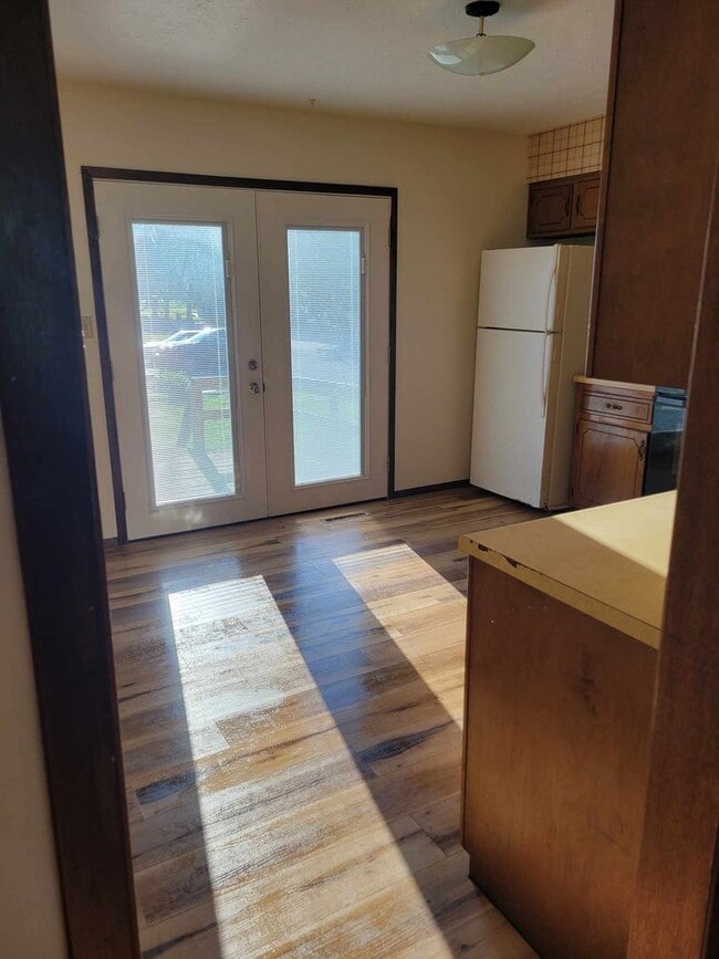 Photo - 3 bedroom 1.5 bathroom townhouse for rent