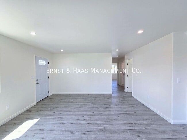 Photo - 1320 Lewis Ave Unit B