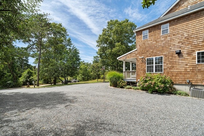71 Old Canoe Place Rd