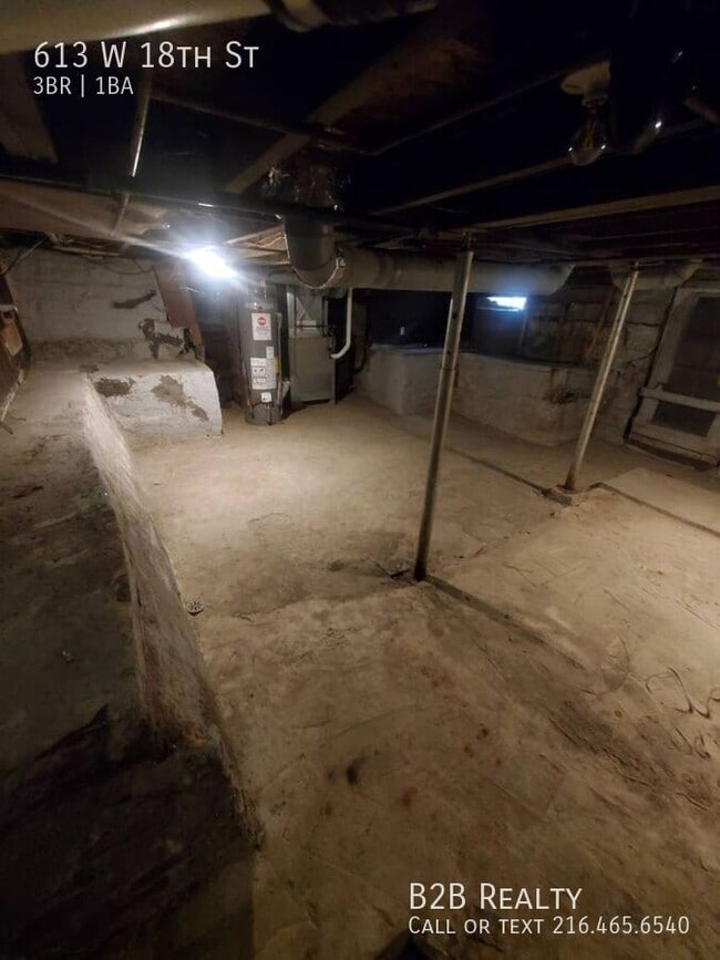 Photo - 613 W 18th St