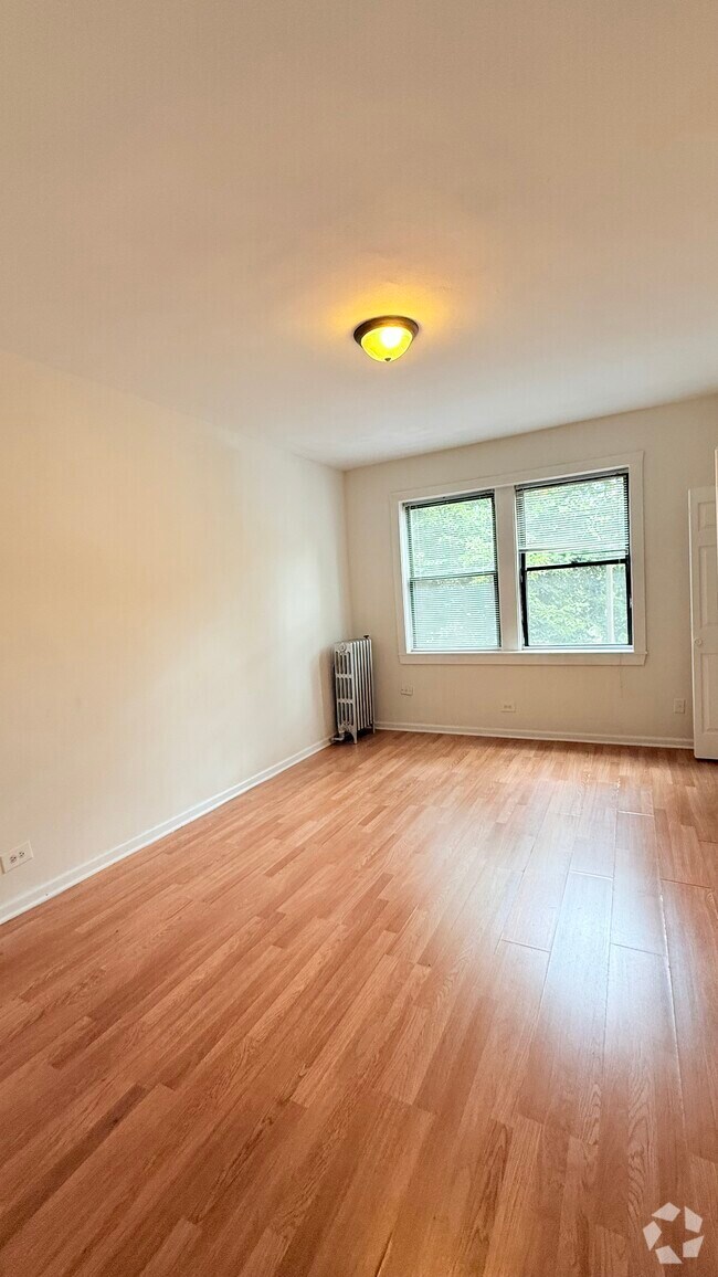 Building Photo - 843 W Sheridan Rd Unit 202 Rental