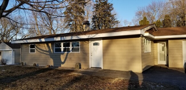 Building Photo - 25151 W Lincoln Dr