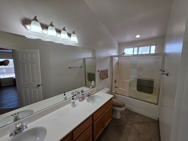 Photo - 2432 Papyrus Ct Unidad Room 1