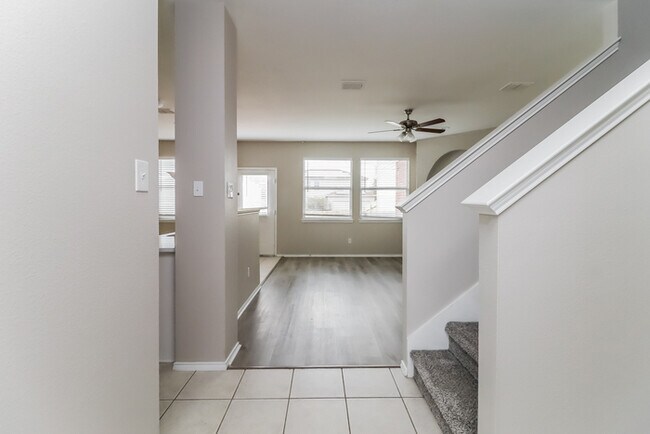 Photo - 716 Twin Creek Dr